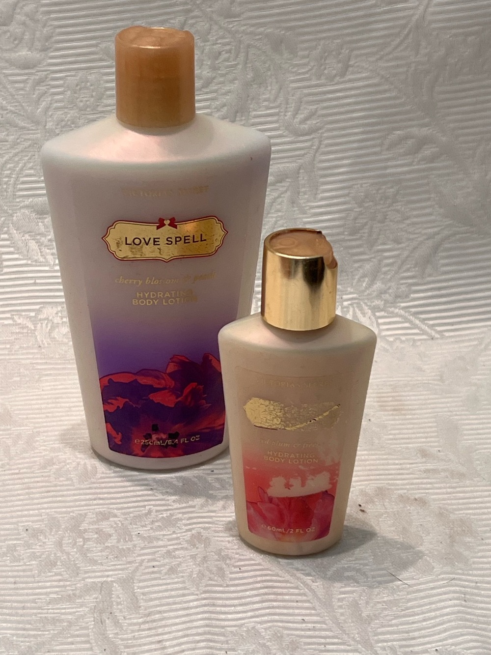 Victoria's Secret Love Spell
Cherry Blossom Peach Body
Lotion 6.4 fl oz & Mini